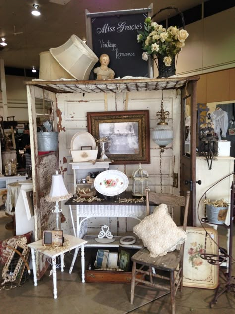 Love this display made from old doors and a bed spring.  Perfect for hanging items from above. Vintage Market Booth, Antique Store Displays, Vintage Booth Display, Flea Market Booth, Vintage Store Displays, Antique Mall Booth, Antique Booth Displays, Antique Booth Ideas, Wallpaper Store