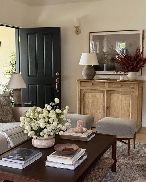 Shoppe Amber Interiors on Instagram: "Curated with care, creating a timeless and sophisticated space is our specialty. . . . . #homeinspiration #homedesign #interiordesign" Amber Lewis Living Room Designs, Amber Interiors Tv Room, Extra Front Room Ideas, Colonial Style Interior Living Room, Timeless Family Room, Mcgee Home Living Room, Corner Space Decor, Vintage Modern Home Decor, Amber Lewis Living Room