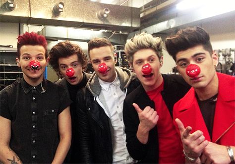 yay red nose day <3 Louis Tomlinson Red Hair, Four One Direction, Gambar One Direction, One Direction Wallpaper, Red Nose Day, One Direction Photos, Liam James, Hair Red, James Horan