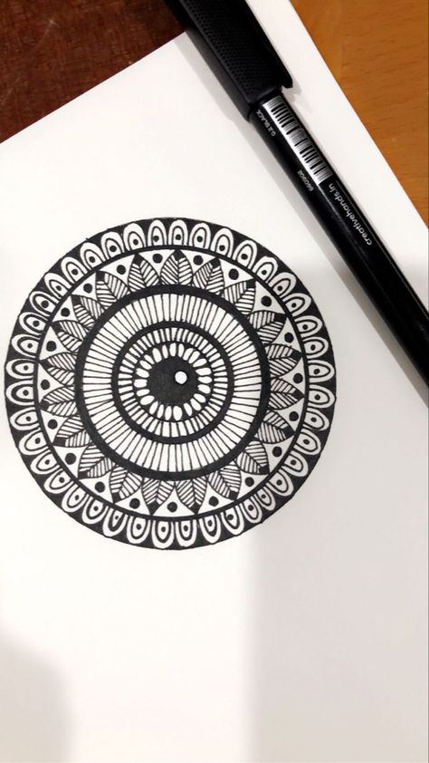 Easy Circle Mandala Art, Easy Mandala Drawing Simple Step By Step, Mandala Art Circle Design, Mandala Circle Design, Small Mandala, Mandala Arts, Mandala Sketch, Circle Mandala, Diy Mandala