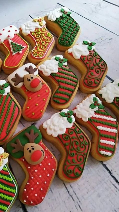 Jul Kaka, Decorated Christmas Cookies, Christmas Sugar Cookies Decorated, Cute Christmas Cookies, Fancy Cookies, Xmas Cookies, Christmas Cookies Decorated, Christmas Sugar Cookies, Christmas Cupcakes