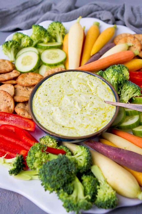 When you're looking for an easy appetizer or snack this 3-Ingredient Pesto Yogurt Dip does the trick! 55 calories and 1 Weight Watchers Freestyle SP Healthy Pesto, Pesto Dip, Healthy Appetizer, Healthy Appetizer Recipes, Healthy Dips, Yogurt Dip, Veggie Dip, Cold Appetizers, Veggie Tray