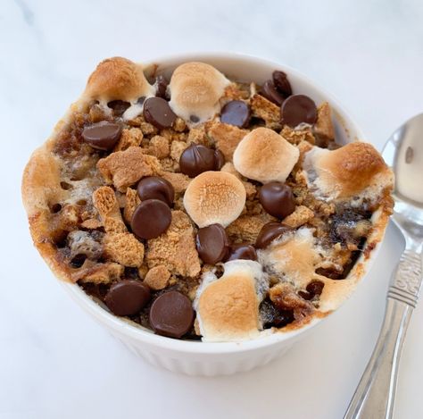 Vegan Baked Oatmeal, Easy Mug Cake, Oat Bowls, Protein Baking, Baked Oatmeal Recipes, Oatmeal Bowls, Protein Shake Recipes, Baked Oats, Oats Recipes