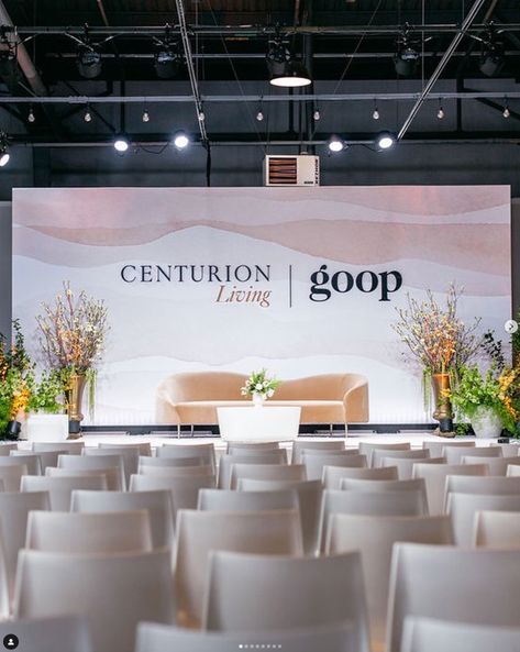 Modern Stage Design Event, Conference Panel Stage Design, Conference Backdrop Ideas, Business Events Decoration, Create And Cultivate Backdrops, Stage Set Up Events, Corporate Stage Backdrop Design, Stage Design Conference, Event Conference Design