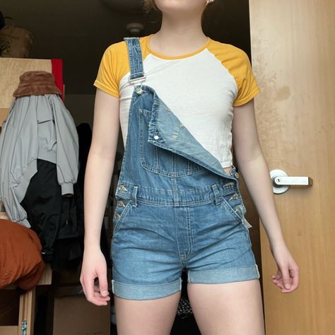 These Denim Overall Shorts Have Never Been Worn So They’re Still In Perfect Condition! The Straps Are Adjustable And There Are Buttons On The Side To Help With The Fit. Shorts Overalls Outfit, Cute Overall Outfits, Maternity Overalls, Denim Overall Shorts, Boho Jumpsuit, Overalls Outfit, Denim Overalls Shorts, Jeans Overall, Black Overalls