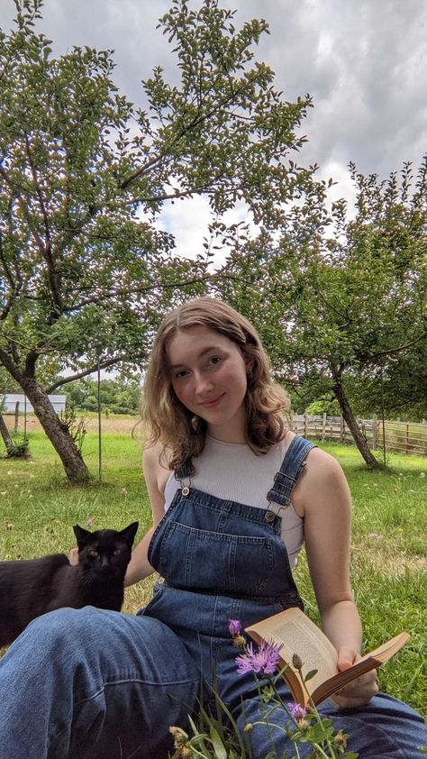 Overalls Fashion, Overall Outfit, Classic Girl, Girls Denim, Pretty And Cute, Denim Overalls, Dungarees, Fashion Pictures, Nirvana