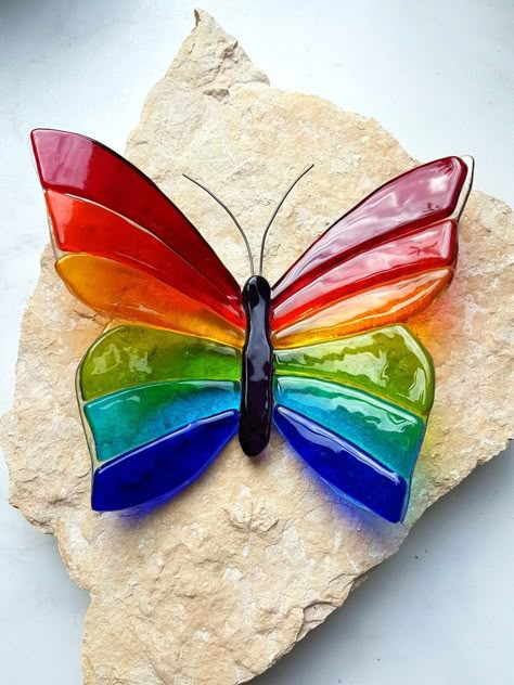 Glass Fusing Butterfly, Glaskunst Inspiration Ideas, Fused Glass Ideas, Fused Glass Jewelry Dichroic, Glass Art Products, Glass Things, Fused Glass Dishes, Fused Glass Wall Art, Fused Glass Plates