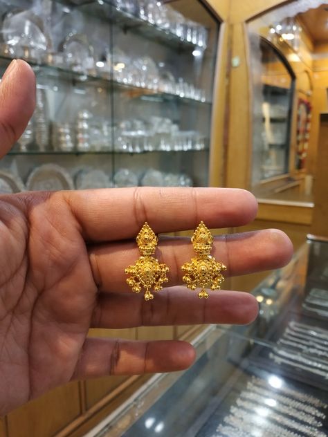 Earrings Gold Indian Simple, Ear Rings Gold Indian Daily Wear, Gold Earrings Designs For Wedding, Buttalu Earrings Gold, Ear Rings Gold, Gold Earrings For Kids, Simple Gold Earrings, Gold Jewels Design, Gold Bridal Necklace