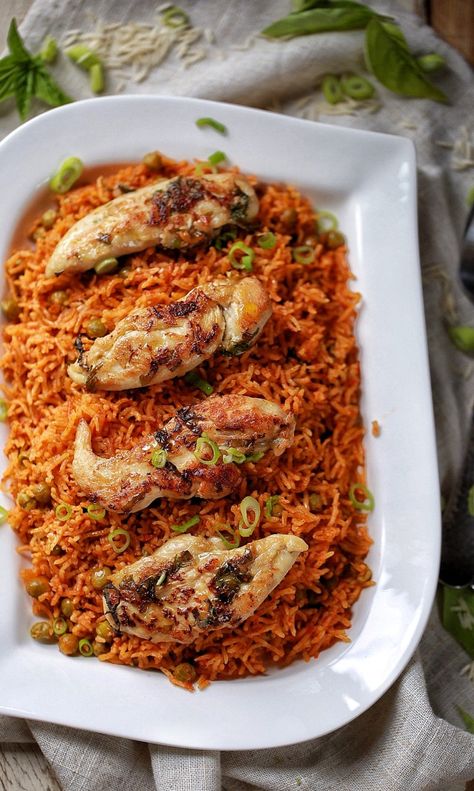 Jollof Rice And Chicken, Garlic Basil Chicken, Meals To Try, Christmas Spread, Rice And Chicken, Grilled Chicken Tenders, African Dishes, Crispy Chicken Tenders, Africa Food