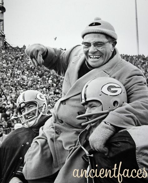 Vince Lombardi was head coach of the Green Bay Packers between 1959-1967 Nfl Championships, Vince Lombardi, Sport Quotes, Football Coach, Championship Game, Sport Photography, Mary Poppins, Sport Motivation, National Football League