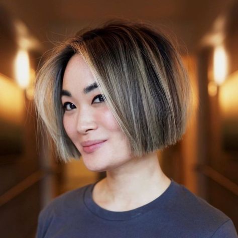 Blunt Bob and Highlights on Asian Hair Short Haircuts For Summer, Asian Hair Highlights, 2024 Haircut, Bob Pendek, Kort Bob, Bob Blonde, Chic Hairstyle, 2021 Aesthetic, Chin Length