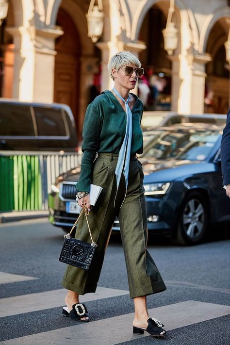 Elisa Nalin, Gamine Style, Green Trousers, Plain Outfits, Colour Combo, Copenhagen Fashion Week, Street Style Paris, Amazing Ideas, Green Pants