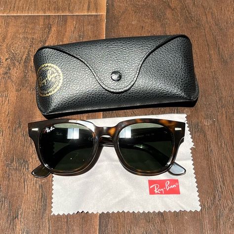 Rayban Meteor Sunglasses Tortoise Color, Stylish Glasses, Ray Ban Clubmaster, Vineyard Vines, Tortoise, Ray Ban, Sunglasses Case, Vines, Ray Bans