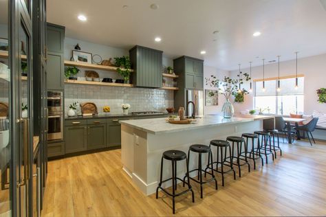 Allison Victoria Kitchen, Allison Victoria, Celebrities Houses, Mina Starsiak, Lakehouse Kitchen, Alison Victoria, Rock The Block, Bar Restaurant Design, Jasmine Roth