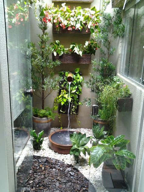 Small Atrium Ideas Indoor, Small Atrium Ideas, Atrium House Indoor, Small Garden Under Stairs, Taman Indoor, Indoor Courtyard, Small Courtyard Gardens, Small Balcony Garden, Meditation Garden