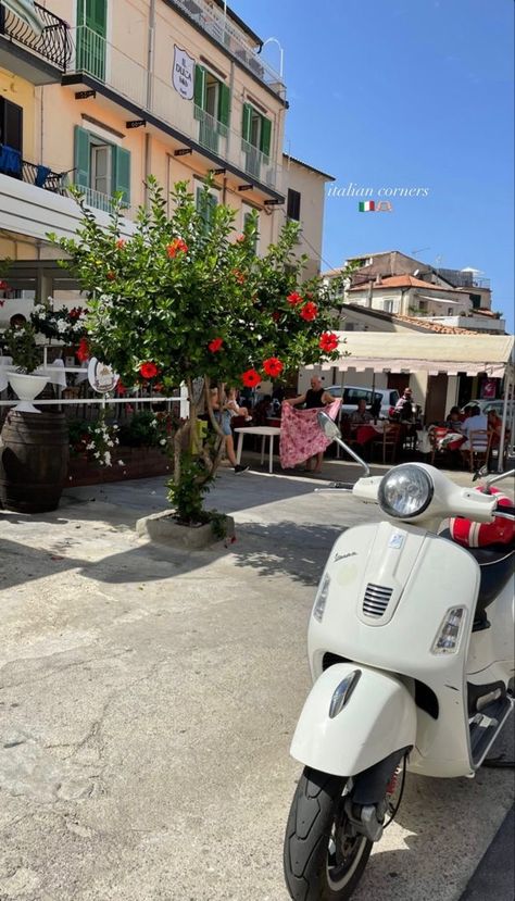 Capri Italy Instagram Story, Italian Summer Photo Ideas, Small Towns In Italy, Small Italian Town Aesthetic, Europe Ig Story, Europe Instagram Stories, Rome Story Instagram, Verona Italy Aesthetic, Italy Instagram Story