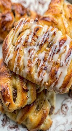 Sweet Dough Recipe Cinnamon Rolls, Pecan Danish, Homemade Danish Recipe, Easy Danish, Homemade Danish, Danish Pastries, Pastries Recipes Dessert, Rolls Homemade, Sweet Pastry