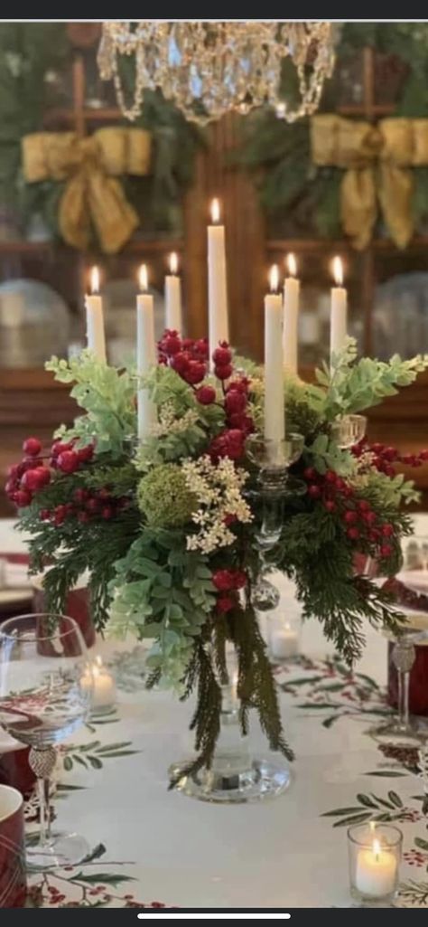 Christmas Candleabra Centerpiece, Candelabra Christmas Centerpiece, Christmas Candelabra Ideas, Clear Glass Dinnerware, Xmas Tables, Christmas Dining Table Decorations, Christmas Candelabra, Dining Table Decorations, Hello Christmas