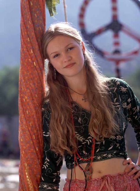 Julia Stiles Iconic Outfits, Julia Stiles, 10 Things I Hate About You, 90s Kids, Looks Vintage, Your Soul, 90s Fashion, Fashion Inspo Outfits, Style Icons