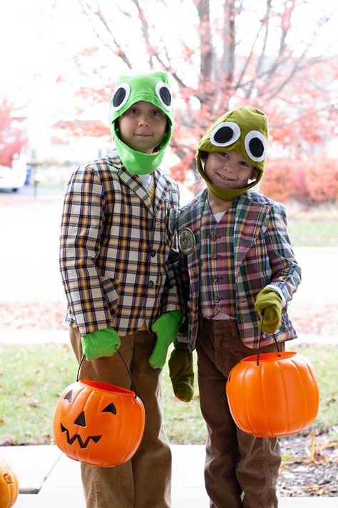 Frog And Toad Are Friends - Arnold Lobel Frog And Toad Costume Diy, Frog And Toad Costume, Frog And Toad Are Friends, Toad Costume, Arnold Lobel, Halloween 2024, Frog And Toad, Famous Books, Toad