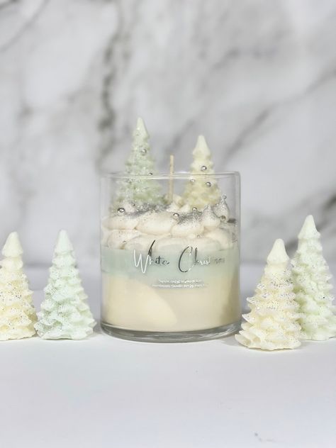 White Christmas Candle 16 Oz Birthday Gift Gift for Her - Etsy Candles Christmas Decorations, Christmas Themed Candles, Christmas Candles Ideas, Whipped Candle, Unique Candle Jars, Christmas Candle Ideas, Candle Designs, White Christmas Tree Decorations, Christmas Candles Diy