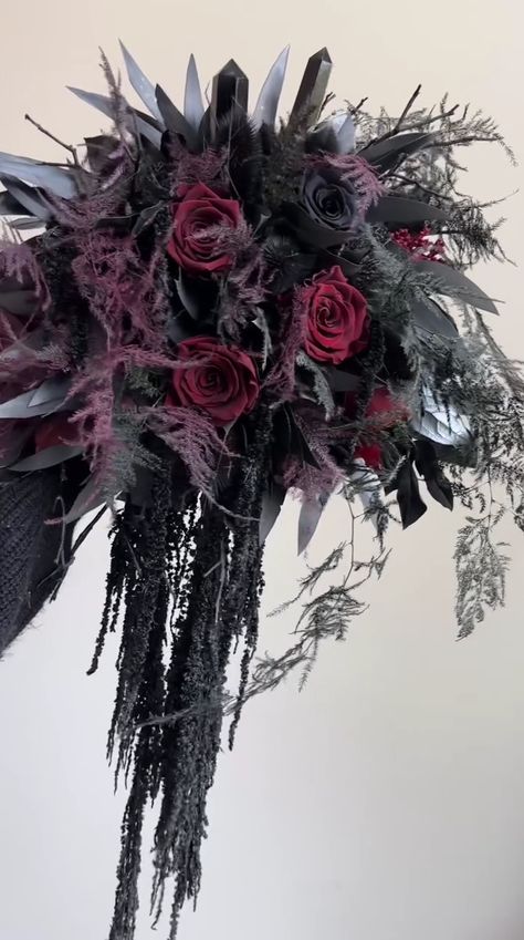 Dark Wedding Bouquet Black, Vintage Gothic Wedding Bouquet, Goth Bride Bouquet, Black And Maroon Bouquet, Dark Bride Bouquet, Persephone Bouquet, Gothic Wedding Centerpieces Table Decor, Moody Wreaths, Dead Flower Bouquet