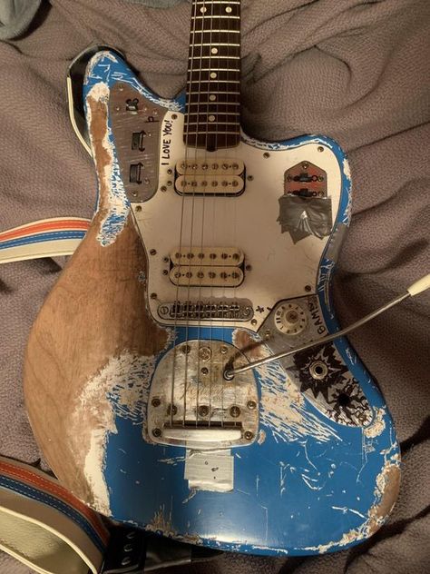 Surf Guitar, Chicas Punk Rock, Relic Guitar, Custom Bass Guitar, Guitar Inspiration, Electric Guitar Design, Guitar Obsession, Custom Electric Guitars, Sonic Youth