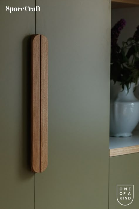 Wooden Handles For Wardrobes, Scandi Door Handles, Timber Handles Kitchen, Timber Splashback, Cupboard Handle Design, Wardrobe Handles Ideas, Kitchen Handles Ideas, Handles For Wardrobes, Scandi Kitchen Design