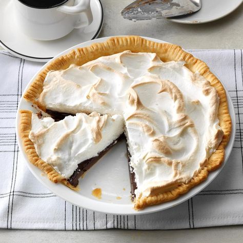 Grandma's Chocolate Pie, Old Fashioned Chocolate Pie, Banana Pudding From Scratch, Chocolate Meringue Pie, Sugar Cream Pie, Meringue Pie Recipes, Chocolate Meringue, Chocolate Pie Recipes, Chocolate Custard