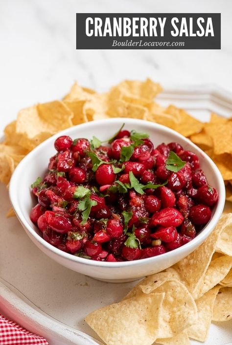 Cranberry Salsa Recipes, Cranberry Salsa, Salsa Recipes, Holiday Appetizers Recipes, Fall Appetizers, Tasty Snacks, Holiday Appetizer, Spicy Salsa, Delicious Thanksgiving