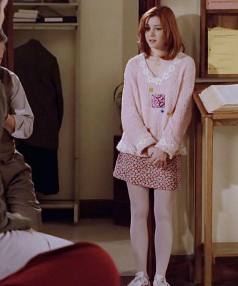 Willow Rosenberg Outfits, Buffy Fashion, Willow Rosenberg, Buffy Style, Vampire Clothes, Tv Show Outfits, Outfit 90s, Fashion Moments, 80s Outfit