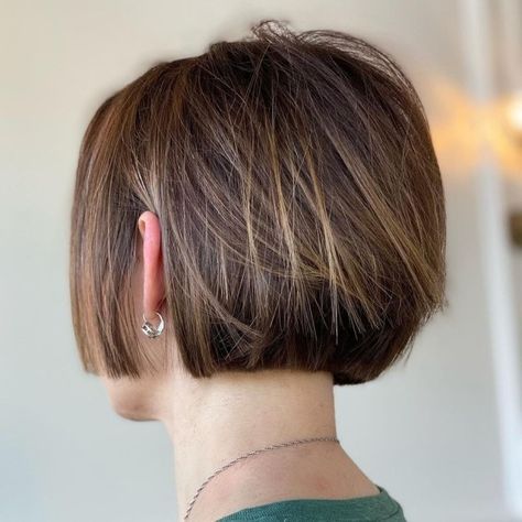 Nape-Length Tousled Blunt Bob Classic Short Bob Haircut, Short Bob No Layers, Bob Ear Length, Short Bob Chin Length, Eat Length Bob, Nape Length Hair, Ear Length Bob Hairstyles, Nape Bob Haircut, Nape Length Bob