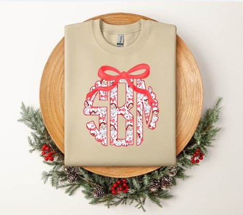 Santa Monogram with a Bow.. YES, please 🎅🏼❤️ 🎄Now available online + the app🎄 🎅🏼include your monogram at checkout 🎅🏼first name, last name, middle name 🎅🏼from the mock photos: Samantha Marie Bartolotti would be “SBM” 🎅🏼youth sizes available upon request 🎅🏼turn around time 10-14 business days Middle Name, Last Names, Business Day, First Name, First Names, The Middle, Monogram, Turn Ons, Quick Saves