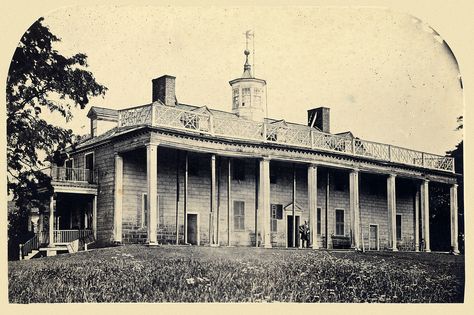 George Washington's Mount Vernon mansion is the centerpiece of his estate along the Potomac River. Learn more about this remarkable and historic building. Colonial America, Mount Vernon, Historic Preservation, Interesting History, Us History, George Washington, Historic Homes, Historic Buildings, Historical Sites