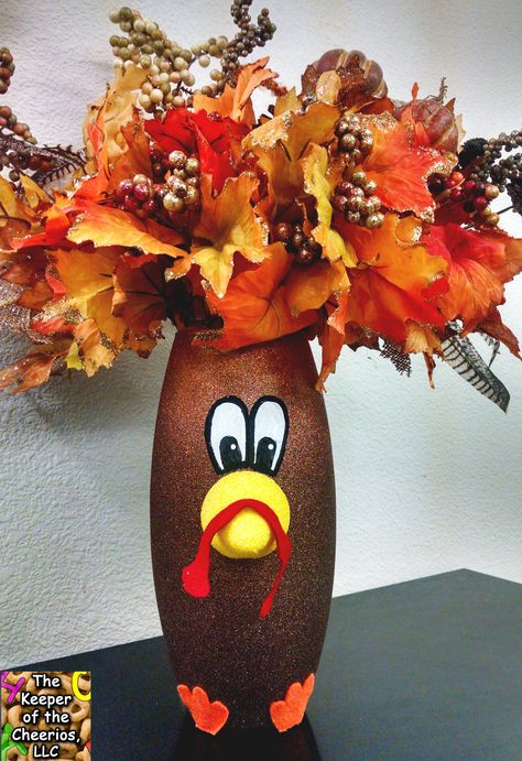 Thanksgiving Wine Bottle, Thanksgiving Decorations Outdoor, Useful Crafts, Thanksgiving Wine, Turkey Ideas, Crafts Unique, Hand Painted Wine Bottles, Turkey Crafts, Thanksgiving Decorations Diy