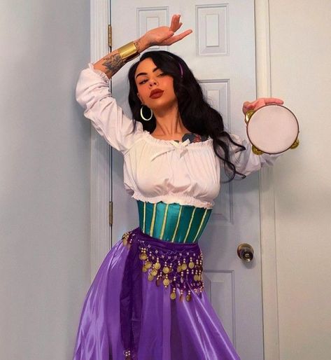 Esmeralda Halloween, Esmeralda Costume, Esmeralda Cosplay, Rapunzel Costume, Pretty Halloween Costumes, Fantasia Disney, Disney Halloween Costumes, Diy Halloween Costumes Easy, Trendy Halloween