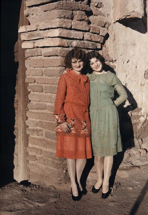 Two Flappers – Arizona – 1929 – National Geographic – Clifford r adams-1920's Women in Colour | Glamourdaze 1920s Flapper Girl, Style Année 20, 1920 Women, Editorial Vogue, 1920s Fashion Women, 1920s Women, Michael Cinco, 1920 Fashion, Fashion Teenage Girls