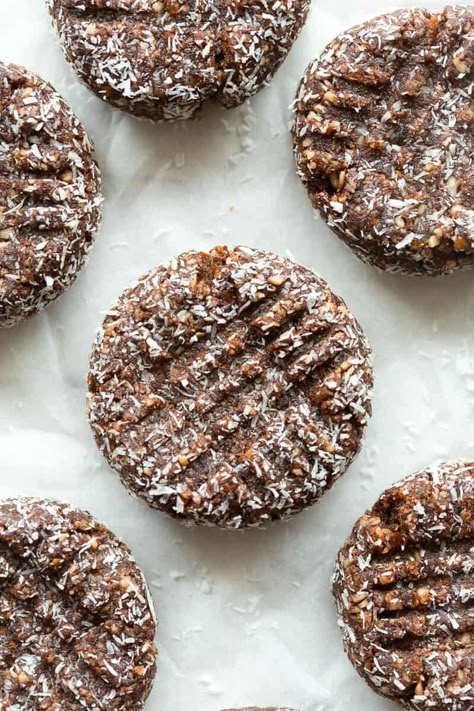 Whole30 Approved No Bake Cookies Recipe- when you have dessert cravings, these no bake chocolate coconut cookies fit the bill- Vegan, Gluten Free, Paleo and low carb! #whole30approved Whole30 Chocolate, Whole30 Desserts, Chocolate Banana Cookies, No Bake Coconut Cookies, Whole 30 Dessert, Chocolate Coconut Cookies, Dessert Cravings, Raw Brownies, Almond Butter Cookies