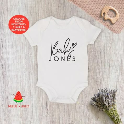 Newborn Baby Onesie Ideas, Baby Onsie Announcement Ideas, Baby Onsies Ideas Announcement, Baby Announcement Onsies Ideas, Baby Onsie Designs, Vinyl Baby Onesies, Baby Onesies Announcement, Baby Girl Onesies Vinyl, Baby Grow Ideas