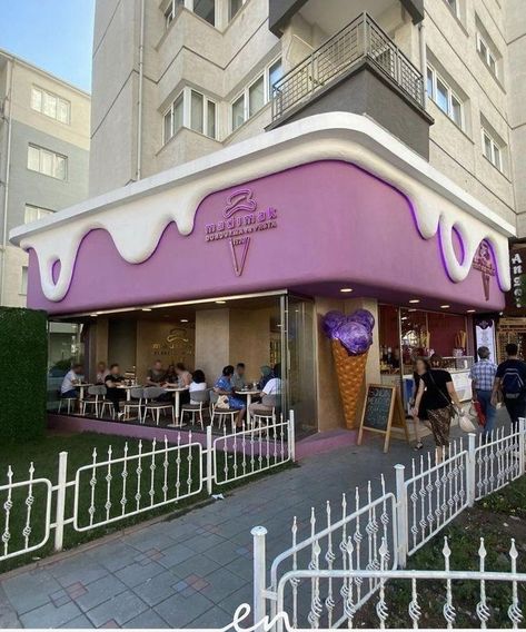 Ice Cream House Design, Ice Cream Interior Design, Ice Cream Store Ideas, Ice Cream Shop Exterior Design, Ice Cream Cafe Interior Design, Ice Cream Parlor Design, Ice Cream Shop Exterior, Ice Cream Store Design, Ice Cream Parlor Interior