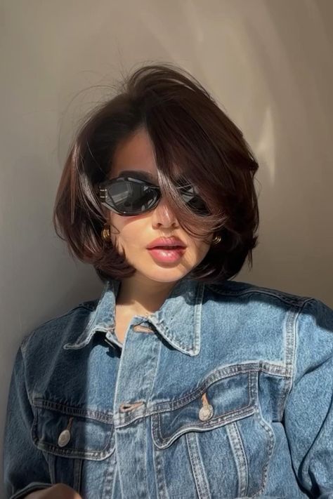 Rambut Brunette, Classic Bob, Hair Inspiration Short, Short Hair Styles For Round Faces, Short Hair Color, Trending Haircuts, Short Hair Haircuts, Bob Haircut, Short Hairstyles For Women