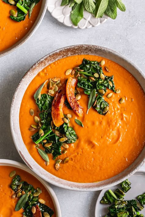 Roasted Butternut Squash Tomato Soup with Crispy Kale - Healthy Little Vittles Use Up Tomatoes, Squash Tomato Soup, Vegan Squash Soup, Sandwich Appetizers, Winter Squash Soup, Butternut Squash Spinach, Butternut Squash Kale, Crispy Kale, Soup Sandwich