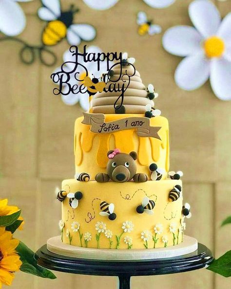 Honeybee Birthday Cakes, Bee Sunflower Cake, Bee Cake For 1st Birthday, Bee Cake First Birthday, 1st Birthday Bee Cake, Bee Day Party Decoration, Honey Bee Cake Design, My First Bee Day Cake, First Birthday Bee Theme Cake