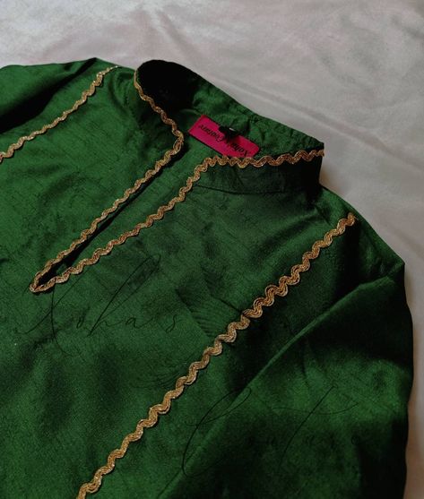 Plain Cotton Kurta Stitching Ideas, Raw Silk Kurta Designs Women, Kurta Neckline, Raw Silk Kurta, Emerald Green Dress, Girls Clothes Patterns, Women Cotton Dress, Simple Kurta Designs, Super Store