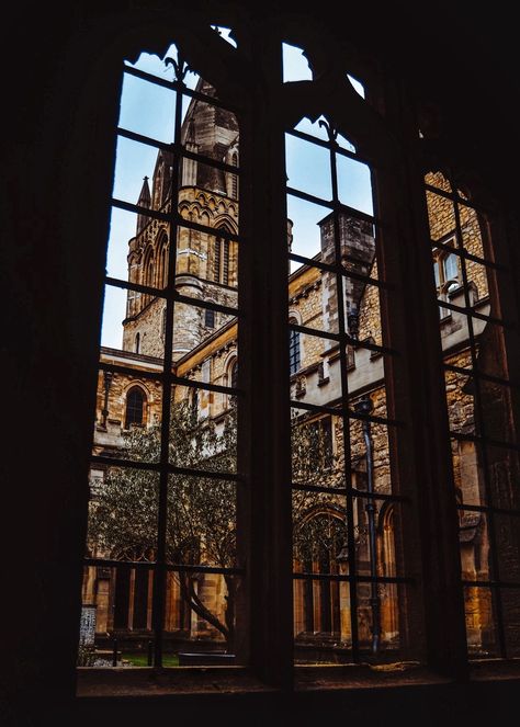 Oxford Cozy Academia, If We Were Villains, Oxford Uk, Dark Academia Aesthetic, Gothic Architecture, Snowy Day, Academia Aesthetic, Isle Of Skye, Autumn Aesthetic