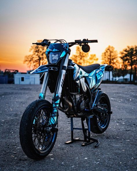 Ktm Supermoto, Dirt Bike Gear, Moto 50cc, 50 Cc, Motocross Love, Cool Dirt Bikes, Image Moto, Motorcross Bike, Motorcycle Wallpaper