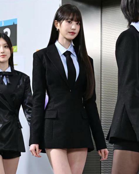 Suits For Women Korean, Mafia Boss Outfit Woman, Black School Uniform, Female Ceo Outfits, Mafia Outfits Female, Korean Formal Outfit, Money Dress, Boss Outfit, Woman In Suit