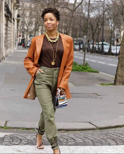 This Parisian Wears Color 300 Days a Year—Here Are Her Top Fall Trends Orange Top Outfit, Orange Blazer Outfits, Fashion Designer Dresses, Dresses Fancy, Orange Blazer, Karma Necklace, Orange Outfit, Green Outfit, Warm Autumn