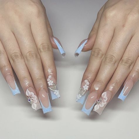 ig: nailsxnatt_ White And Light Blue Nails Acrylic, Sweet 15 Nail Designs, Nails For Sky Blue Dress, Light Blue Quinceanera Venue Ideas, Nails For Light Blue Dress Prom, Quince Nails Blue Short, Light Blue Nails Medium Length, Light Blue Graduation Nails, Cinderella Quince Nails