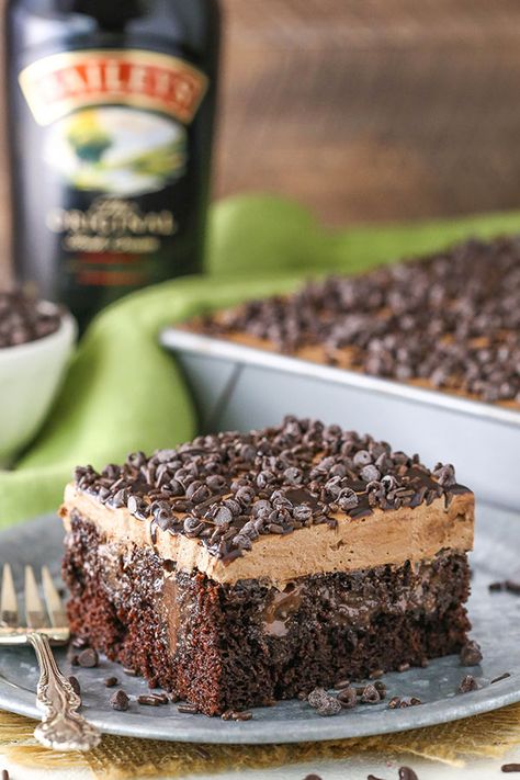 Irish Cream Poke Cake, Baileys Flavor, Baileys Poke Cake, Cream Poke Cake, Boozy Chocolate, Chocolate Baileys, Chocolate Poke Cake, Amazing Chocolate Cake Recipe, Chocolate Cake Recipe Easy